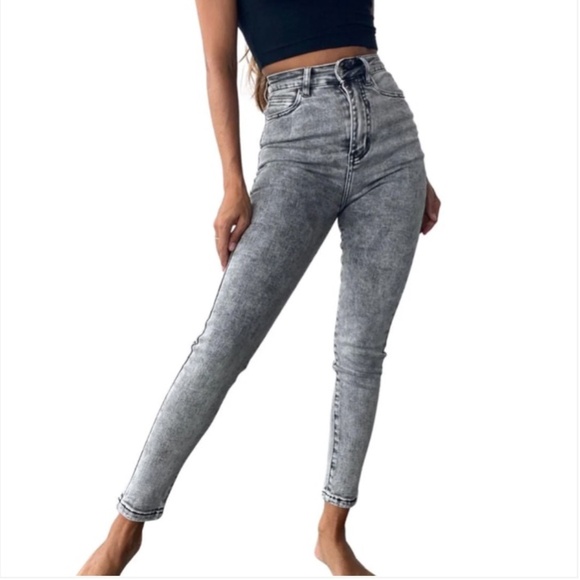 Chipre High-Rise Skinny Jean - Picture 1 of 6